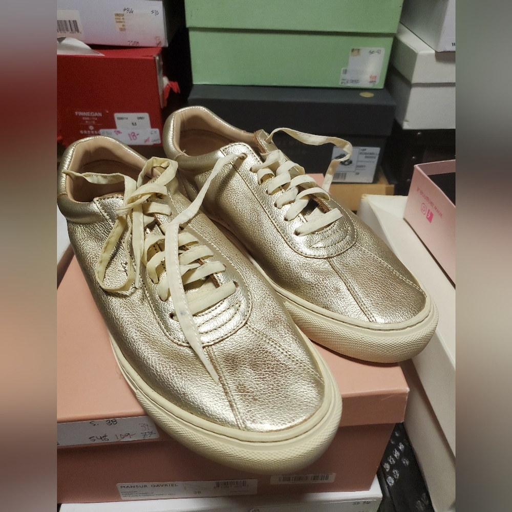 Sz 10 NIB Esquivel golden sneakers